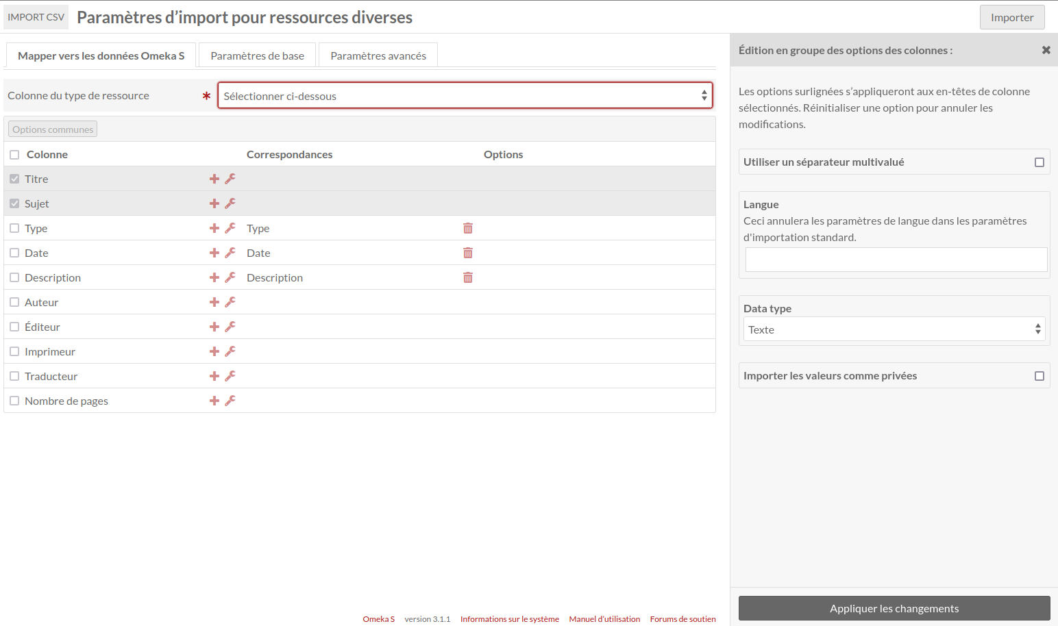 une capture de l'onglet des correspondances, avec les cases pour les colonnes Titre et Créateur cochées. Une flèche rouge pointe vers le bouton des options de traitement en lot. À la droite de l'écran, un volet offre les options pour modifier les paramètres